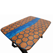Sava, masa dining din lemn masic de nuc cu rasina epoxy aspect fagure, 4 persoane