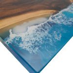 Amalfi, masa de cafea din lemn masiv de nuc si rasina epoxidica , ce imita o plaja cu valuri