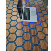 Masa de birou cu becuri led si senzori la atingere din lemn de nuc