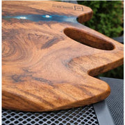 Platou servire XXL din lemn masiv cu insertie de rasina epoxidica si scoici