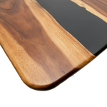 Masa dining Tibru din lemn masiv de nuc si rasina epoxidica neagra colturi rotunjite