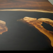 Volturno, masa lemn masiv cu epoxy negru, mese bucatarie moderne