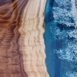 Textura fibrelor lemnului de nuc sub finisaj lucios protejat – masă dining 200x90x4,6 cm