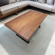 Victoria, masuta cefa din lemn masiv de nuc finisaj satinat