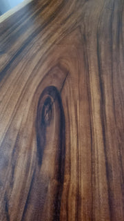 Mobilier de lux din nuc masiv realizat manual de River Table By Cosmin, ideal pentru dining sau conferințe.