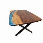 Masa Sena din lemn masiv de nuc si rasina epoxidica dimensiuni 130x90x4,2 cm , 4 persoane pottrivita pentru un decor modern 