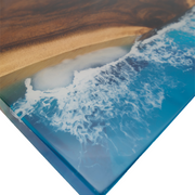 Amalfi, masa de cafea din lemn masiv de nuc si rasina epoxidica , ce imita o plaja cu valuri