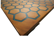 Blat masa de birou din lemn masiv de nuc si rasina epoxidica in forma de fagure cu becuri led cu senzori la atingere