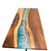 Masa sufragerie din lemn masiv de nuc si rasina epoxidica cu valuri si nisip , aminteste de vacantele la mare