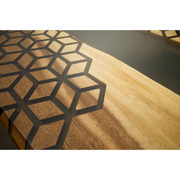  Imagine detaliată a texturii lemnului de nuc și a rășinii epoxidice pe  masa de dining Elba